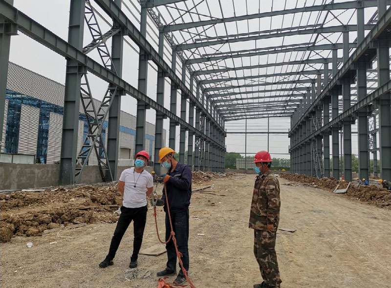 公司領導檢查施工現(xiàn)場安全工作